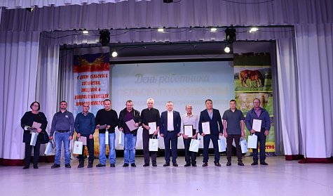 От полей до перерабатывающих предприятий: Первомайский район чествовал своих аграриев